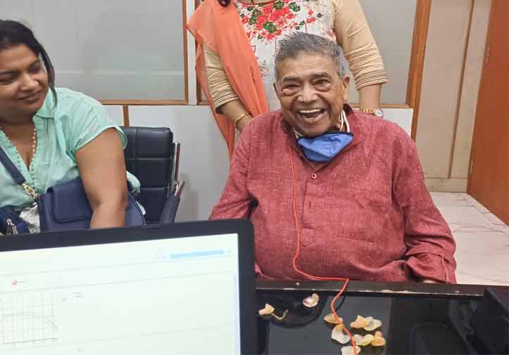 How does hearing loss affect the quality of life for the elderly?